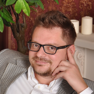 Денис Струков